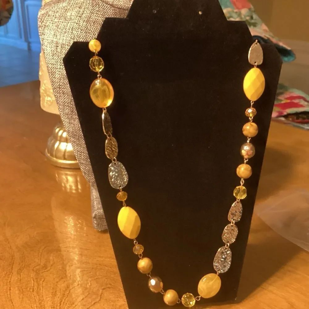 Adjustable Goldtone Mixed Media Yelllows Necklace